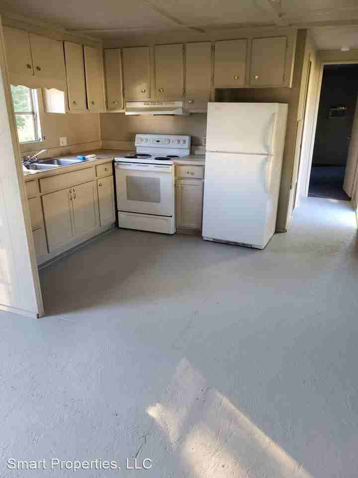 2535 Lakeview St - Photo 2 of 2