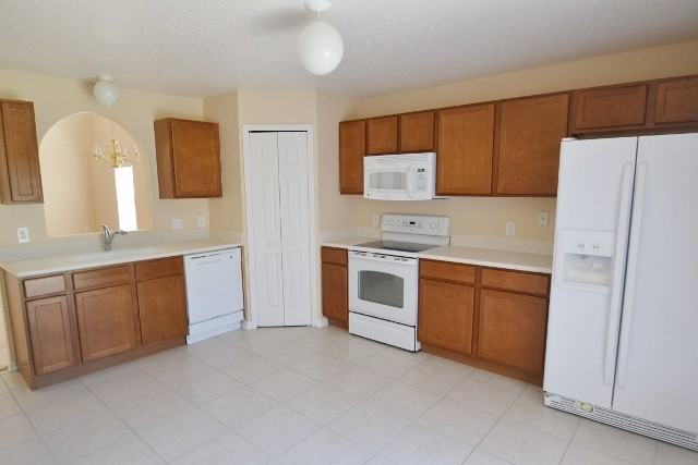 3820 Sunset Cove Dr - Photo 2 of 10