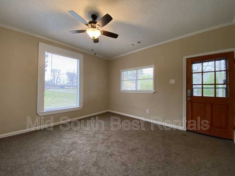 2208 Rock St - Photo 2 of 6