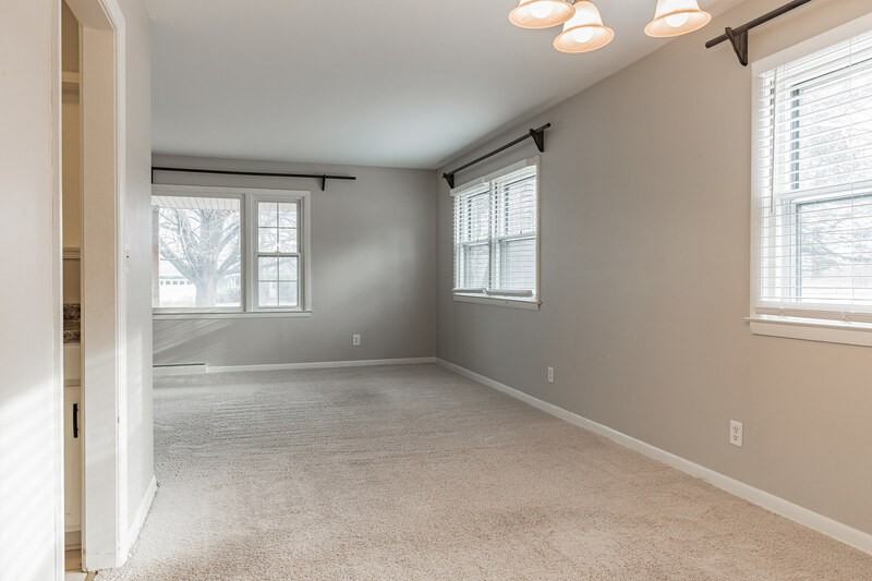 17201 W Jills Dr - Photo 3 of 21