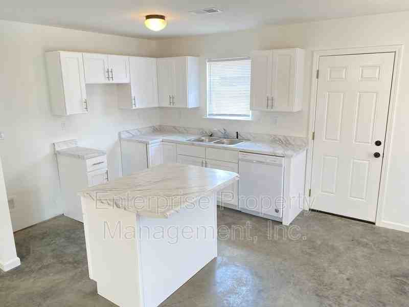 2963 Lake Park Rd - Photo 4 of 21