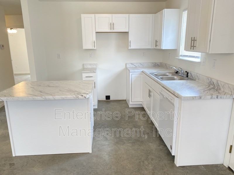 2963 Lake Park Rd - Photo 5 of 21