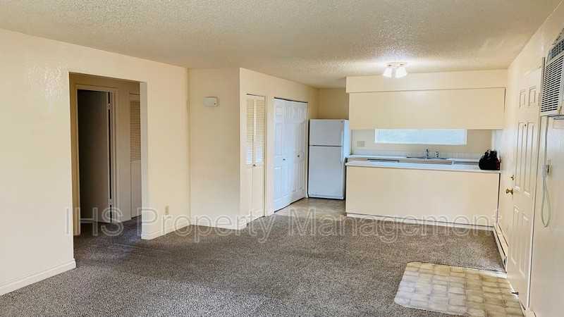 1913 Hoxie Ave #C - Photo 5 of 15