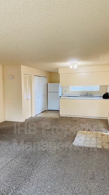 1913 Hoxie Ave #C - Photo 6 of 15