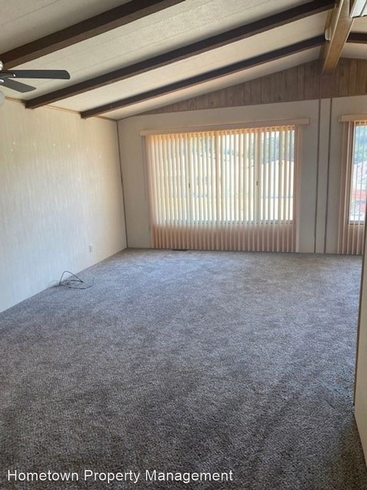 231 Encino Ln - Photo 3 of 33