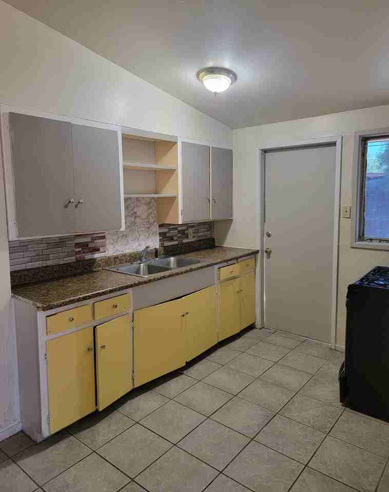 1840 S Olsen Ave - Photo 2 of 11