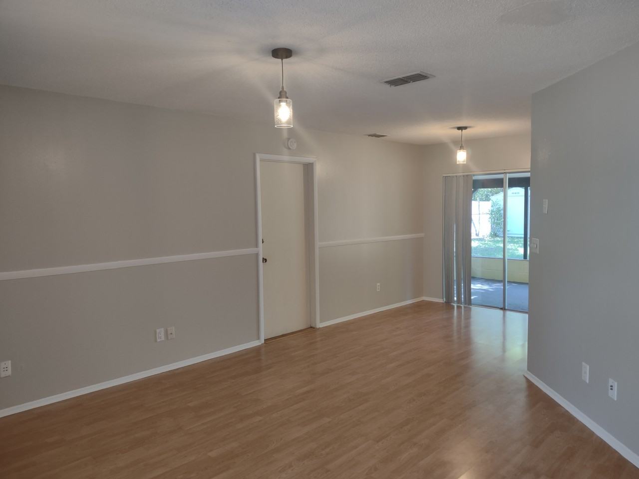 11117 Upton St - Photo 3 of 15