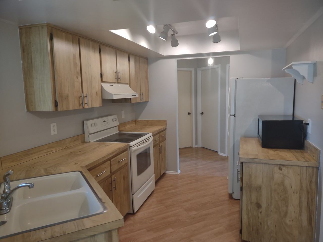 11117 Upton St - Photo 5 of 15