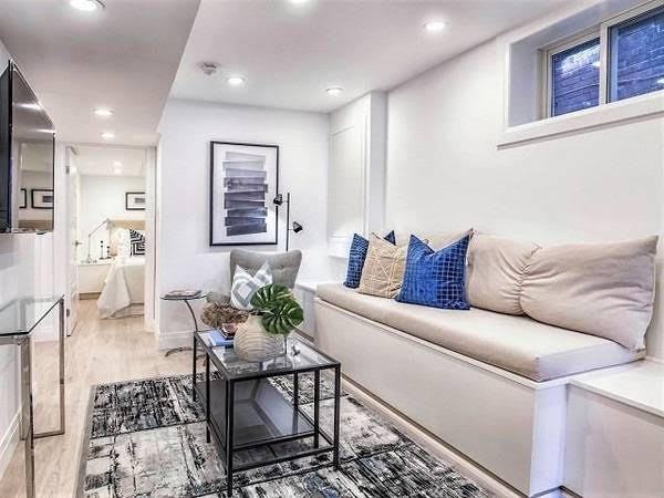 210 Parkmount Rd - Photo 3 of 11