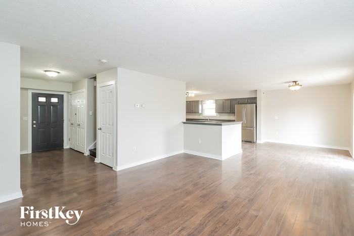 920 Brookwood Dr - Photo 3 of 15