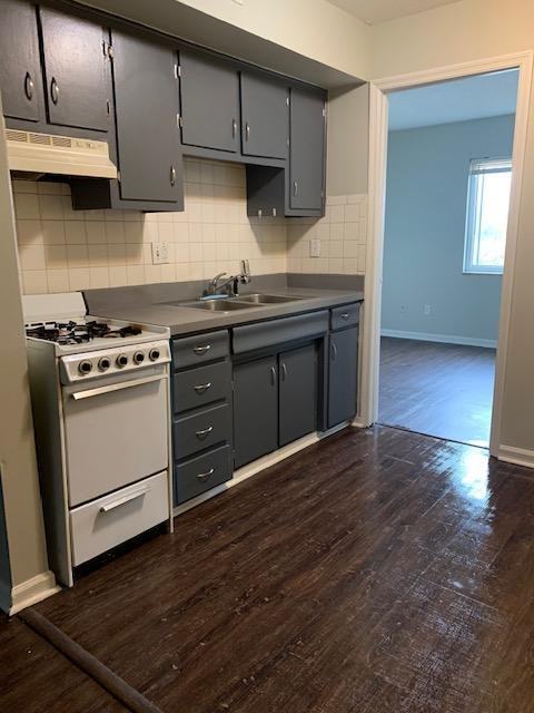 208 Lakeshore Dr - Photo 2 of 7