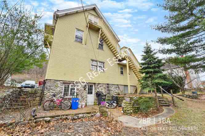 96 Coen St #2 - Photo 3 of 4