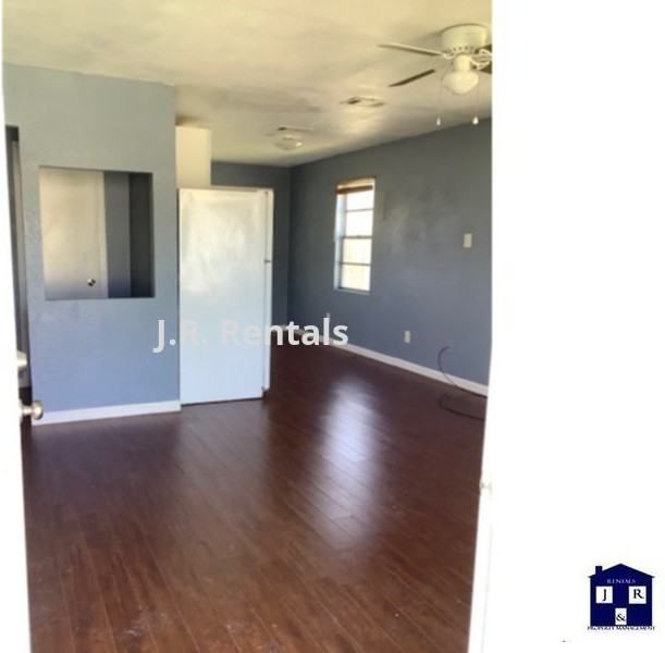 713 W Avenue B - Photo 2 of 27