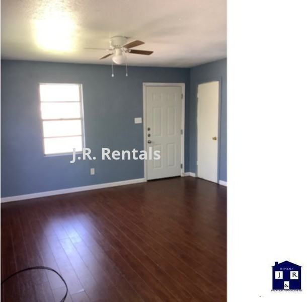 713 W Avenue B - Photo 3 of 27