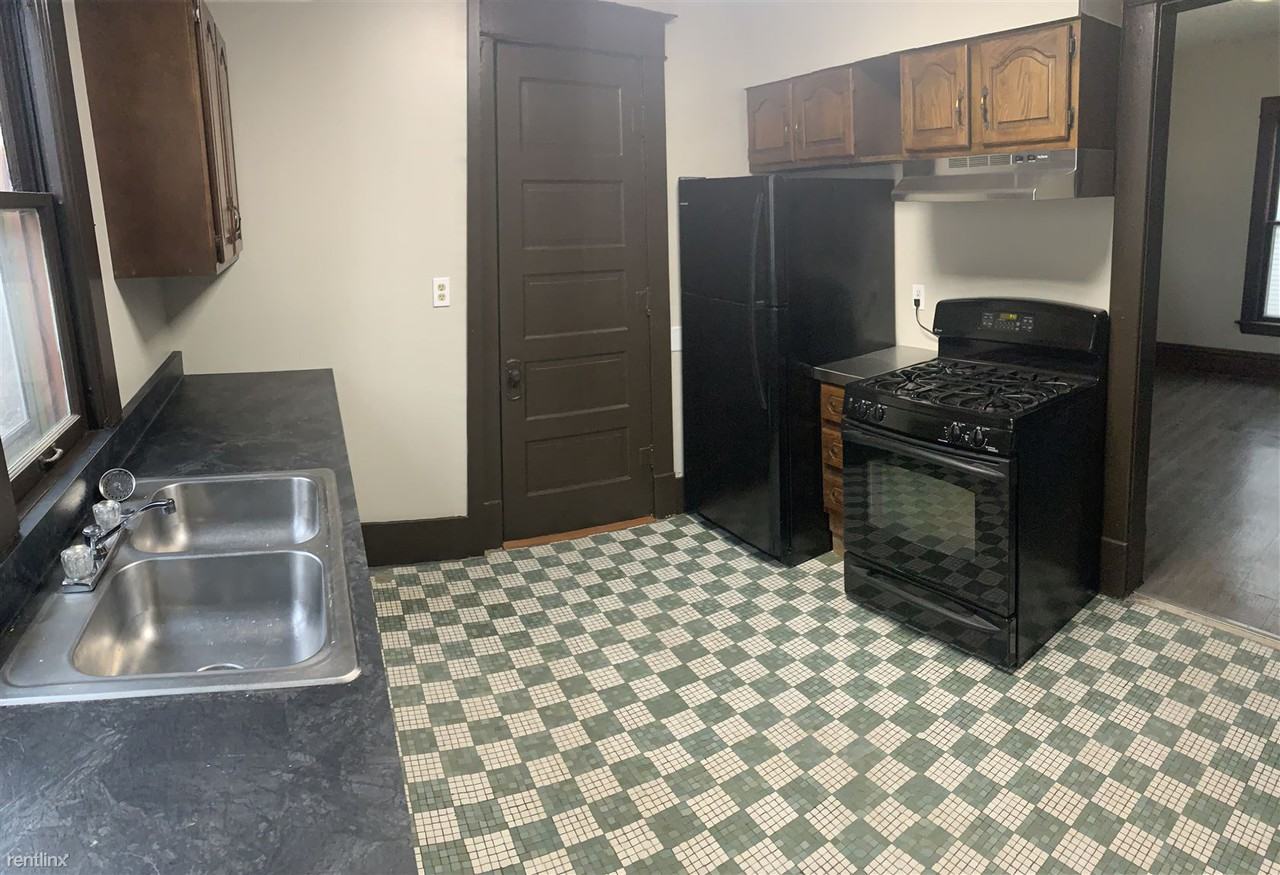 1145 Baxter St Se - Photo 2 of 14