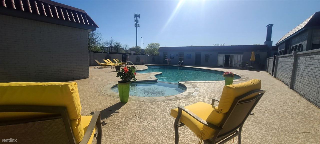 Brazos on Hulen Apartments - Photo 2 of 18