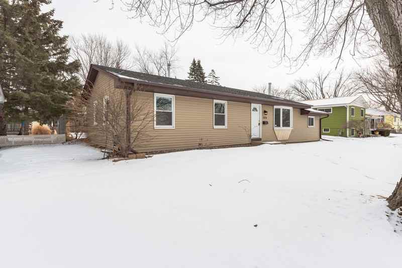 1524 Lincoln Ave - Photo 2 of 27