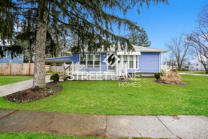 1221 Manfeld Dr - Photo 2 of 15