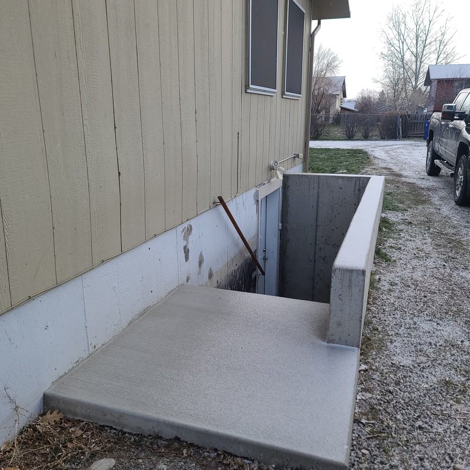 609 Iowa St #B - Photo 2 of 15