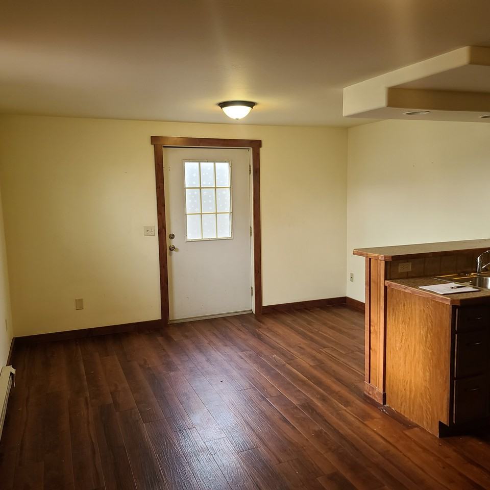 609 Iowa St #B - Photo 3 of 15