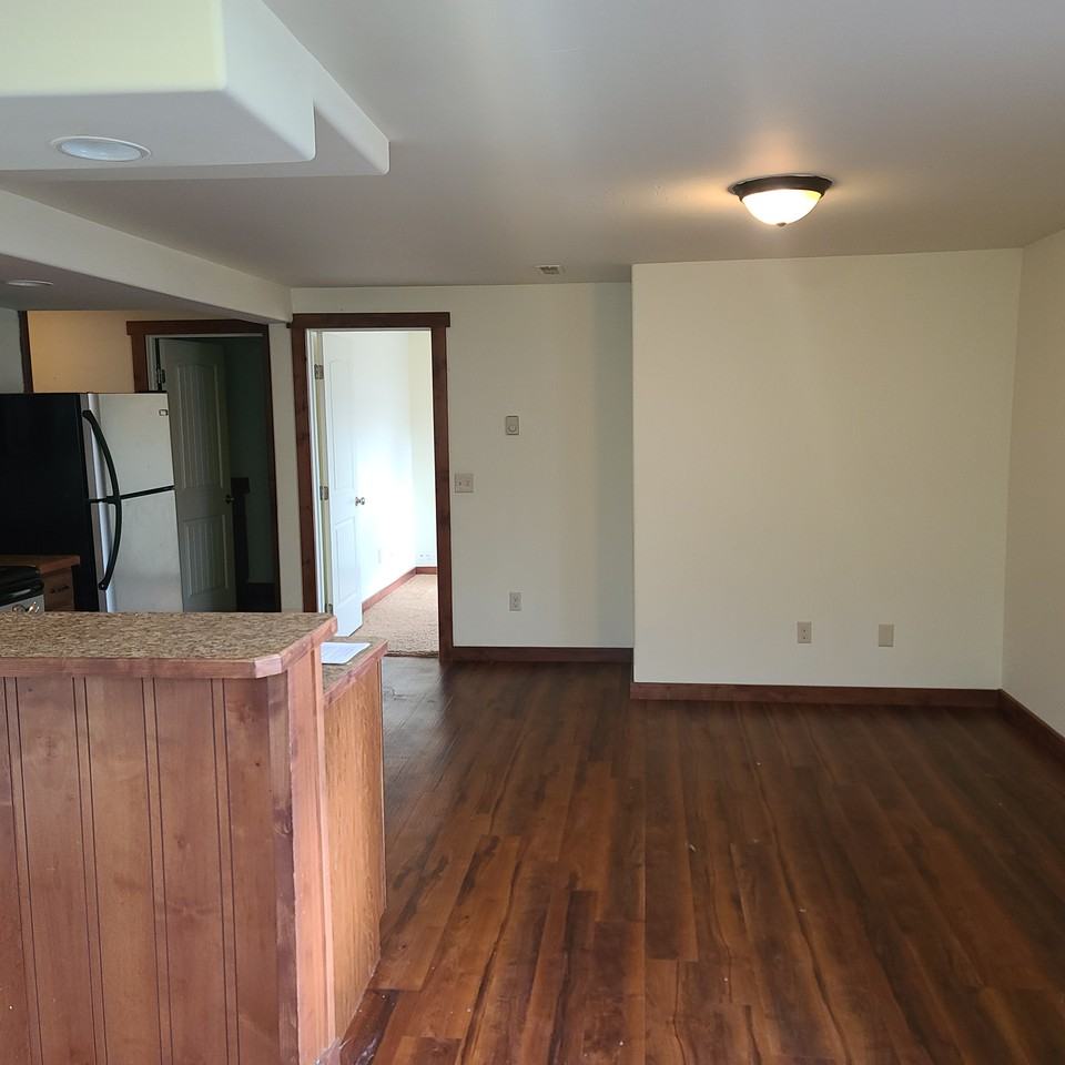 609 Iowa St #B - Photo 4 of 15