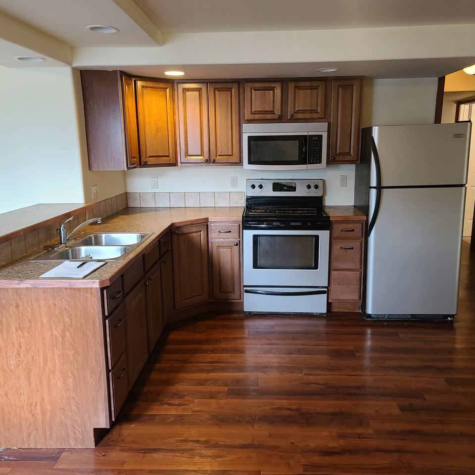 609 Iowa St #B - Photo 5 of 15