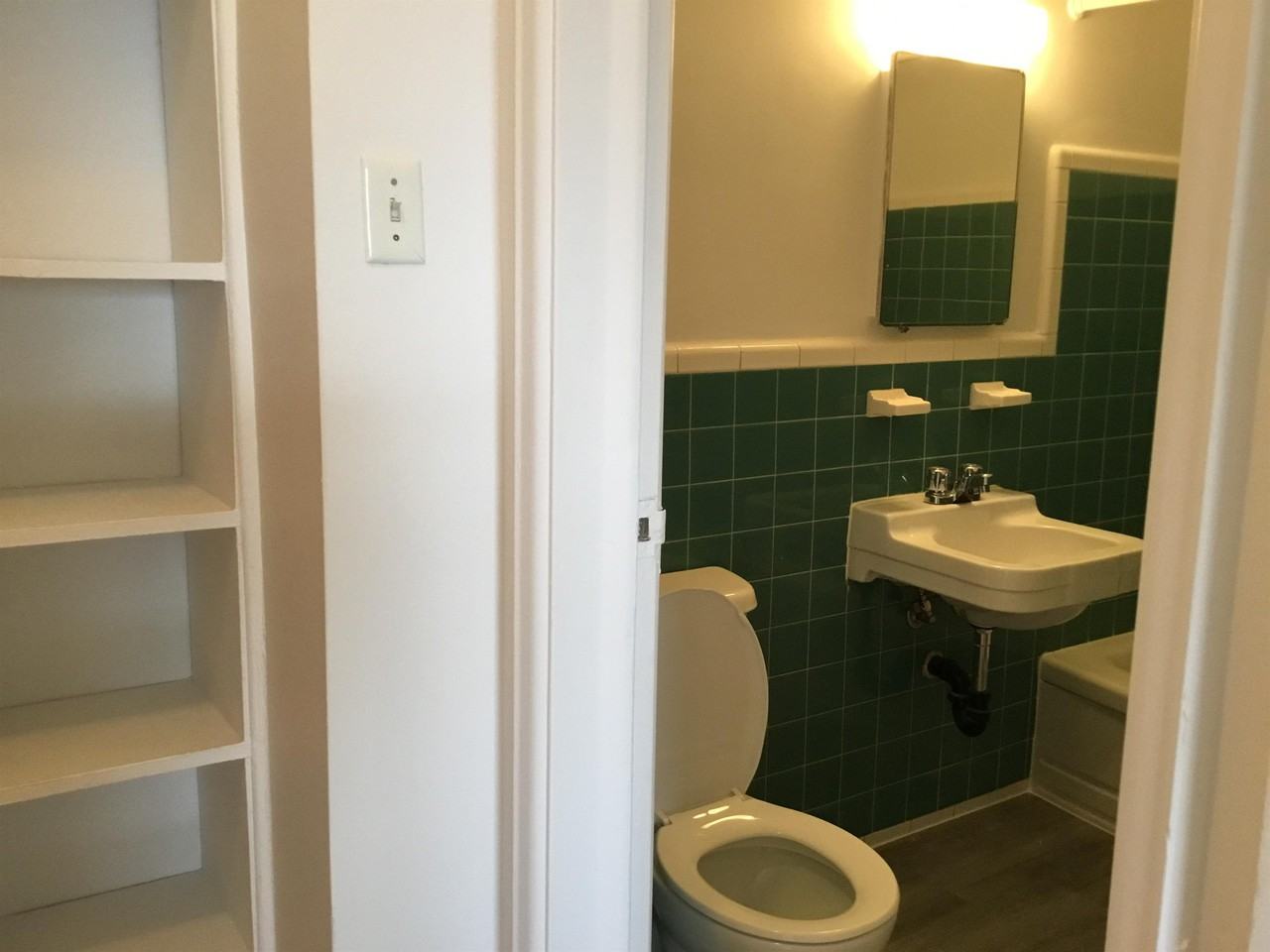 45 Boul Bouchard 3D, Dorval, QC H9S 1A6 Studio Apartment for 850