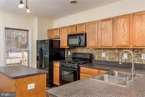 524 Saint Mary St #1 - Photo 3 of 10