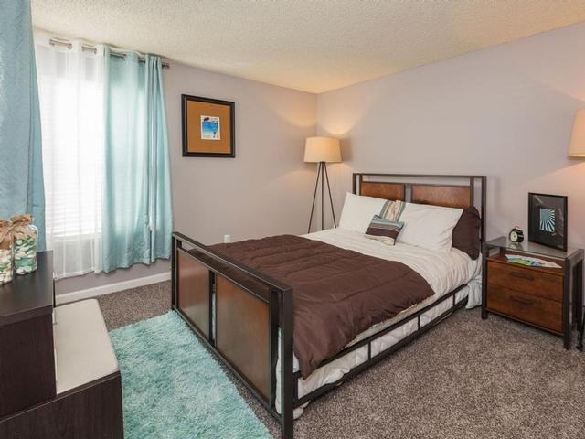 640 Wycliffe Dr - Photo 3 of 21