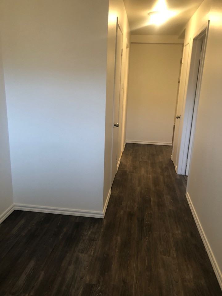 2380 Rue Robidoux - Photo 2 of 10