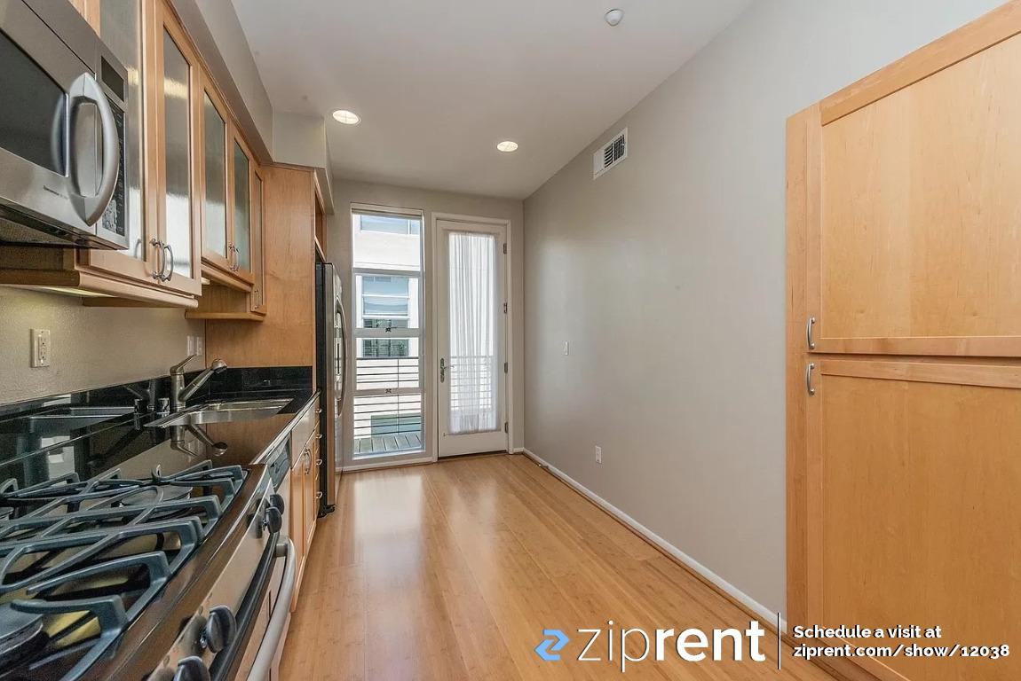 1336 Powell St - Photo 3 of 36