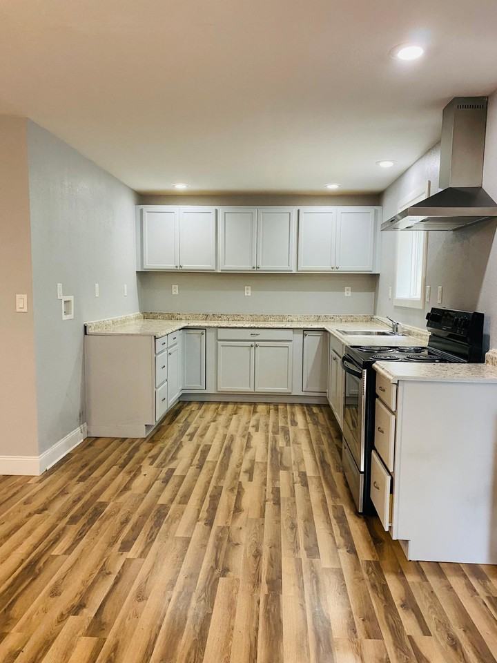 7708 7708 New York 56 #B - Photo 2 of 13