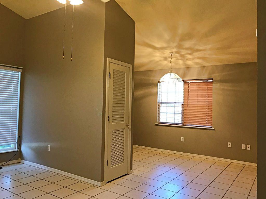 920 E Gum St - Photo 3 of 17