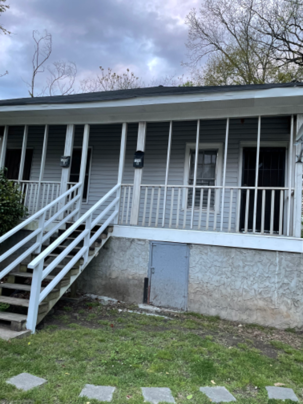 1249 Grape St Se #B - Photo 2 of 9