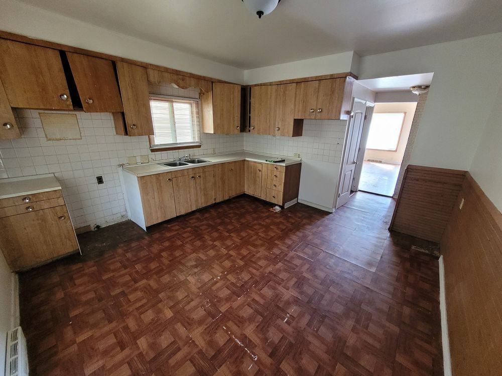 1114 W Keefe Ave - Photo 2 of 6