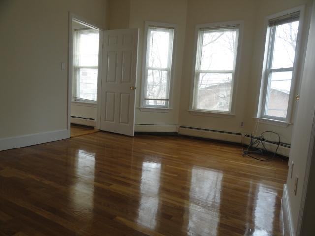 41 Bond St #2R - Photo 5 of 9