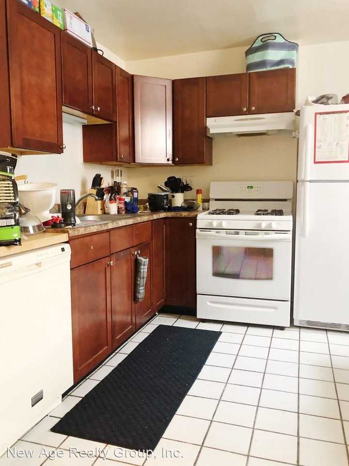 406 N 38th St - Photo 2 of 11