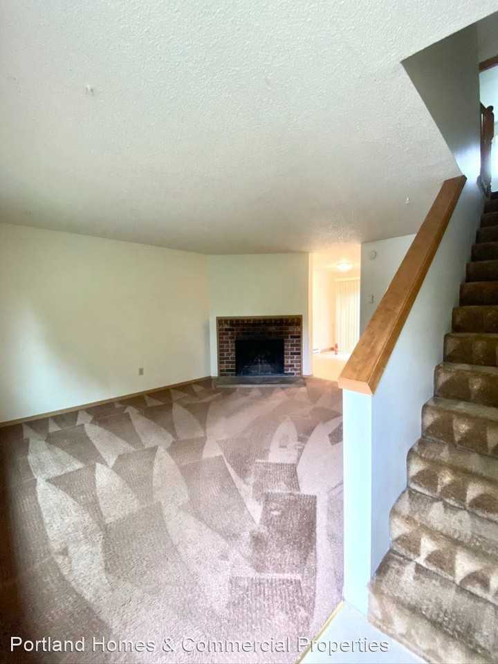 10463 SE 47th Avenue - Photo 2 of 16