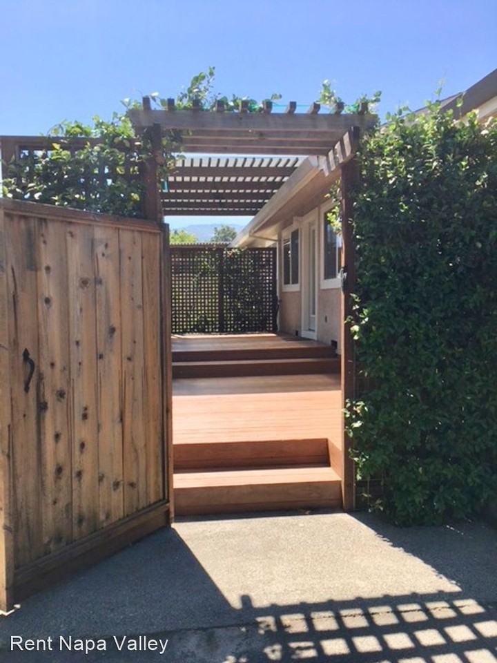 1145 Edwards St - Photo 2 of 14