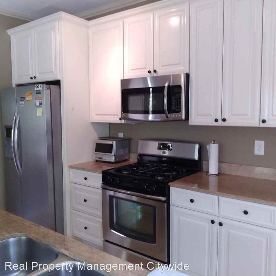 446 Spruce Dr - Photo 3 of 20