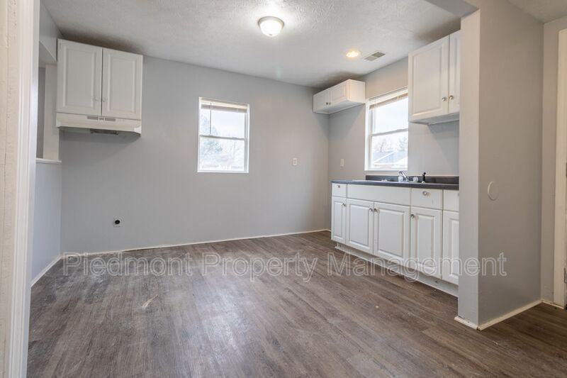 2212 Norden Ct - Photo 3 of 27