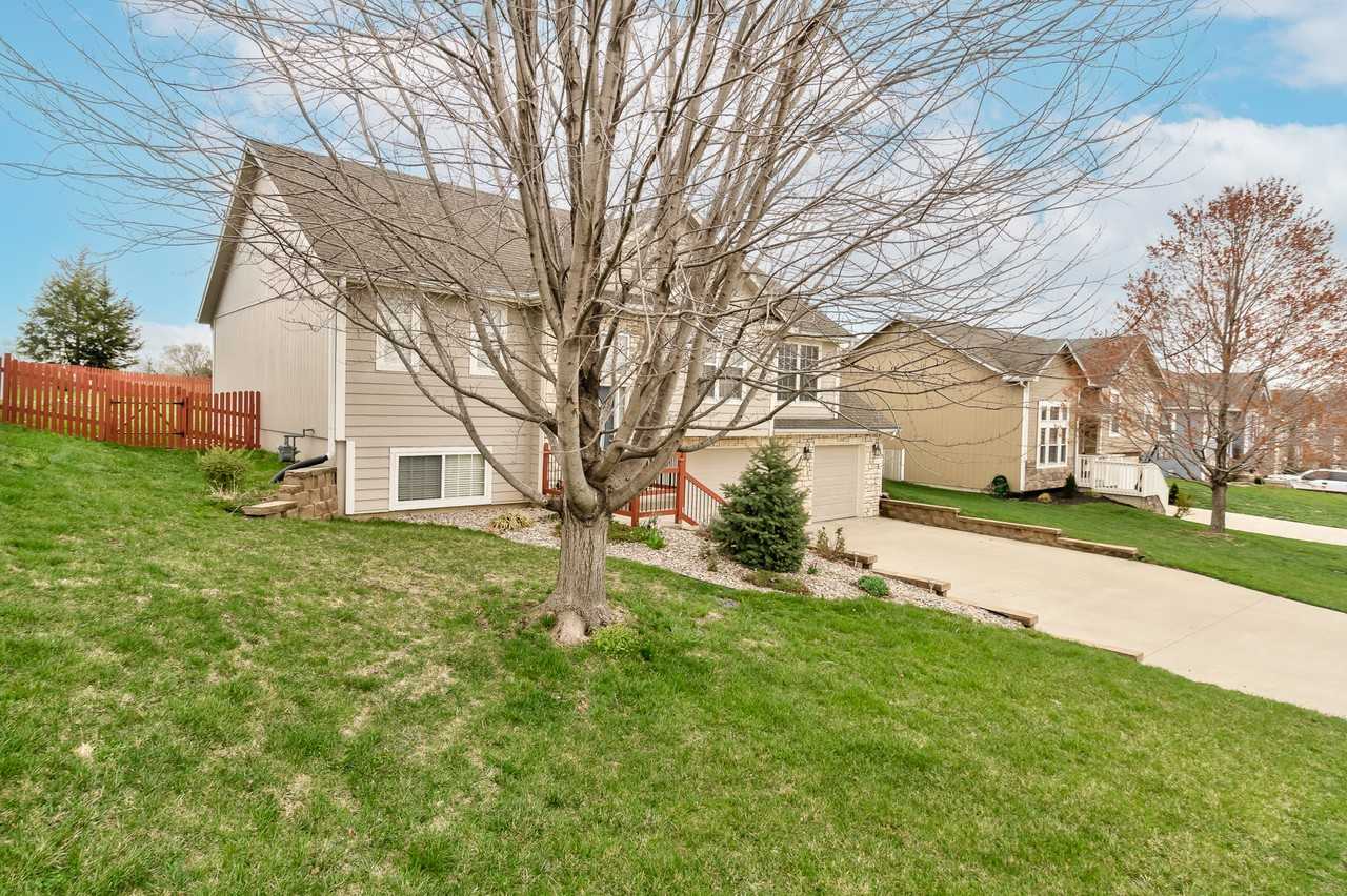 209 S Whilshire Dr - Photo 3 of 34