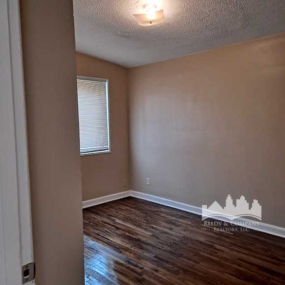 1742 Brown Ave - Photo 3 of 8