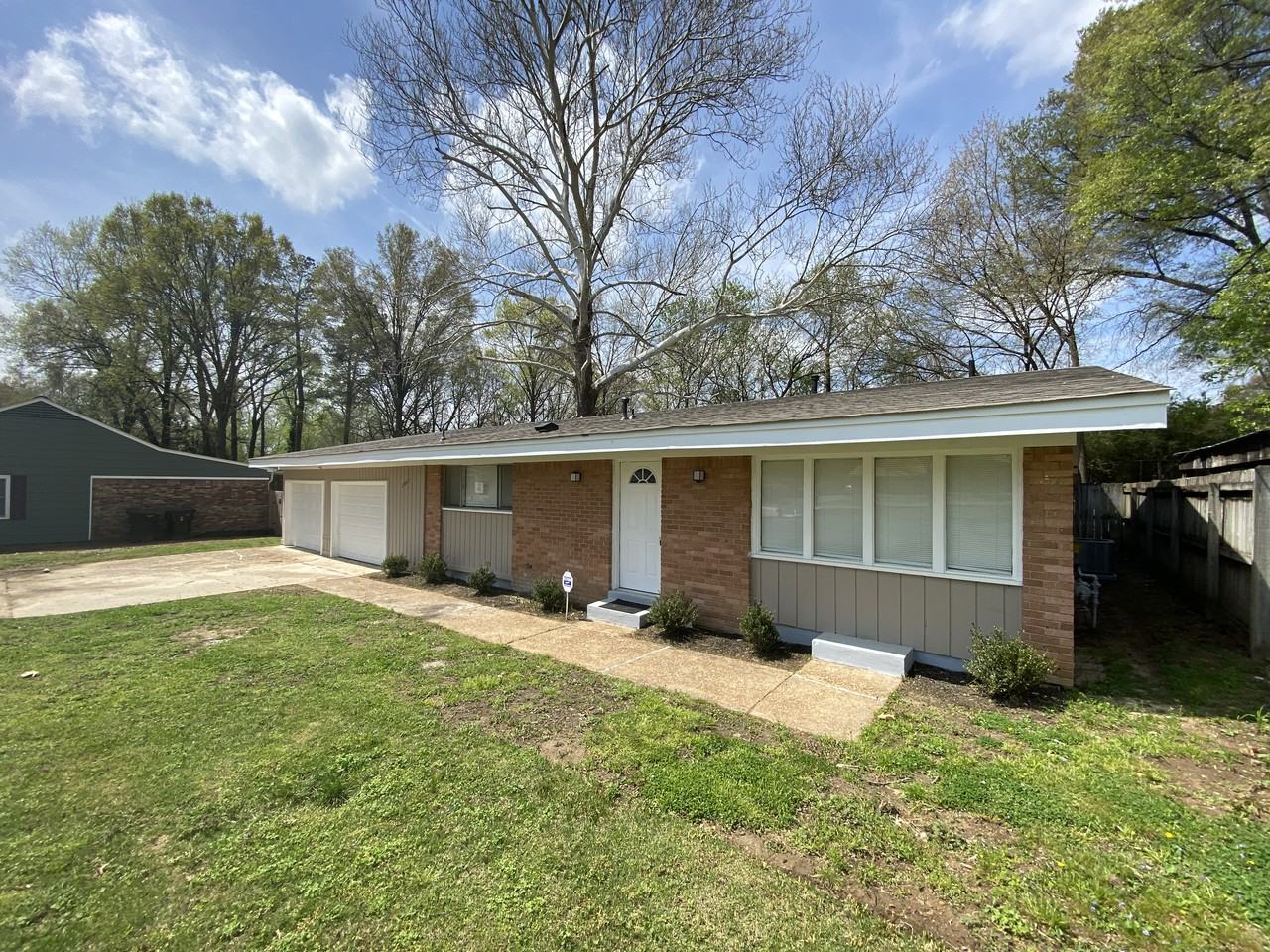 2847 Elmore Park Rd - Photo 2 of 27