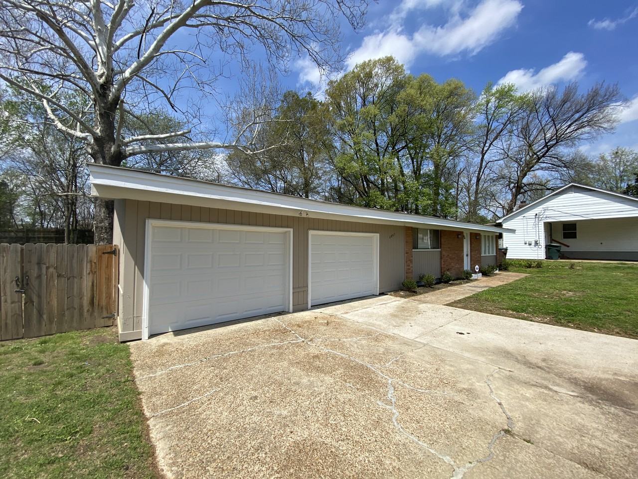 2847 Elmore Park Rd - Photo 3 of 27