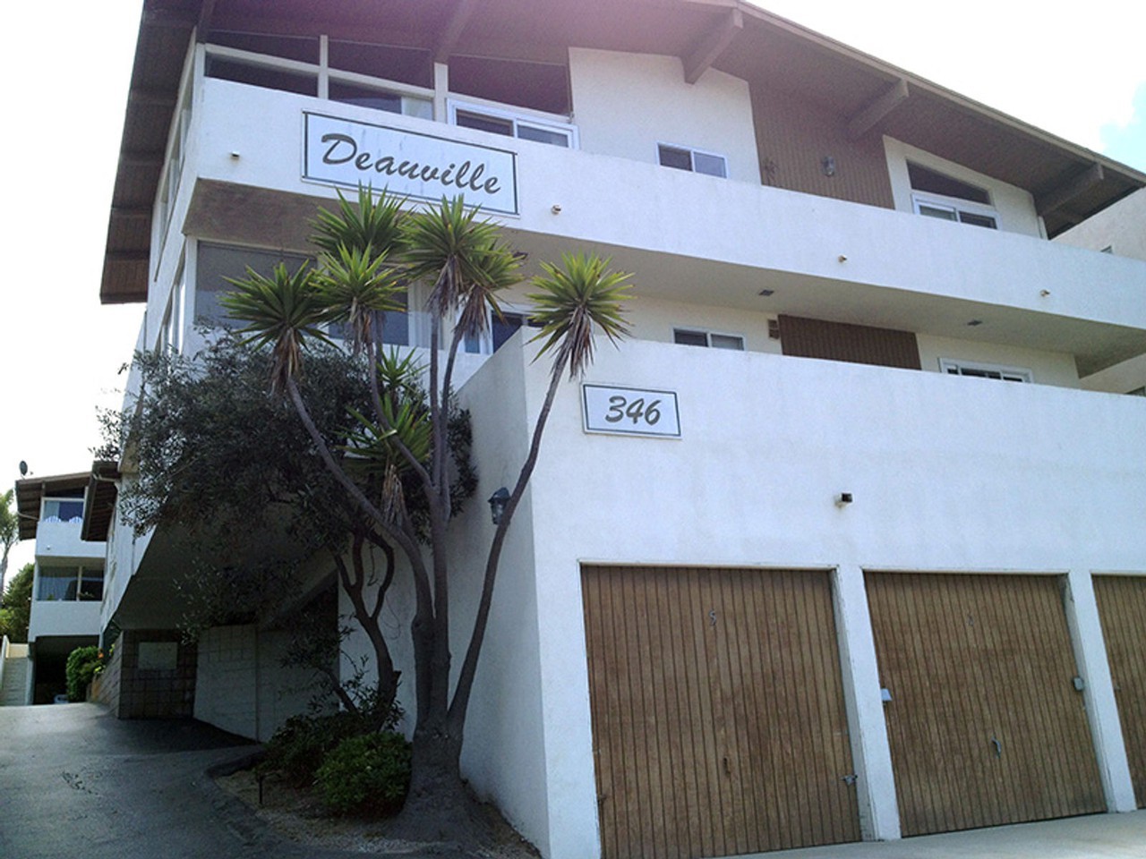 Deauville Apts. - Photo 2 of 36