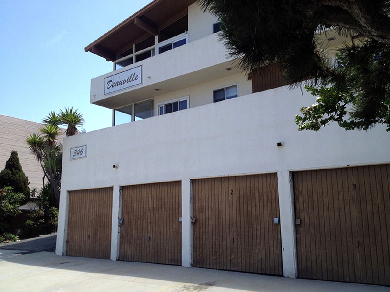 Deauville Apts. - Photo 3 of 36