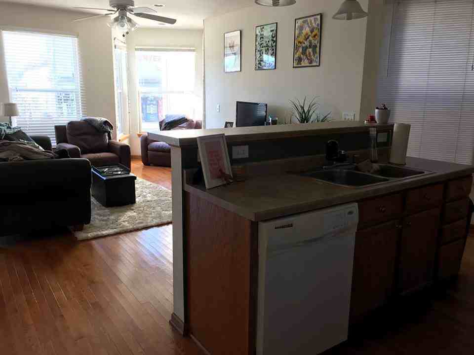 1345 Williamson St - Photo 3 of 8