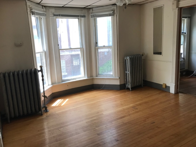 715 E Gorham St - Photo 6 of 8