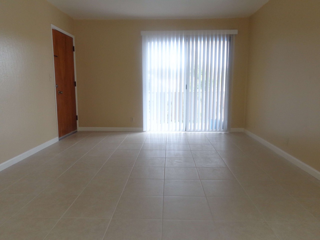 132 Dutton Ave - Photo 3 of 17